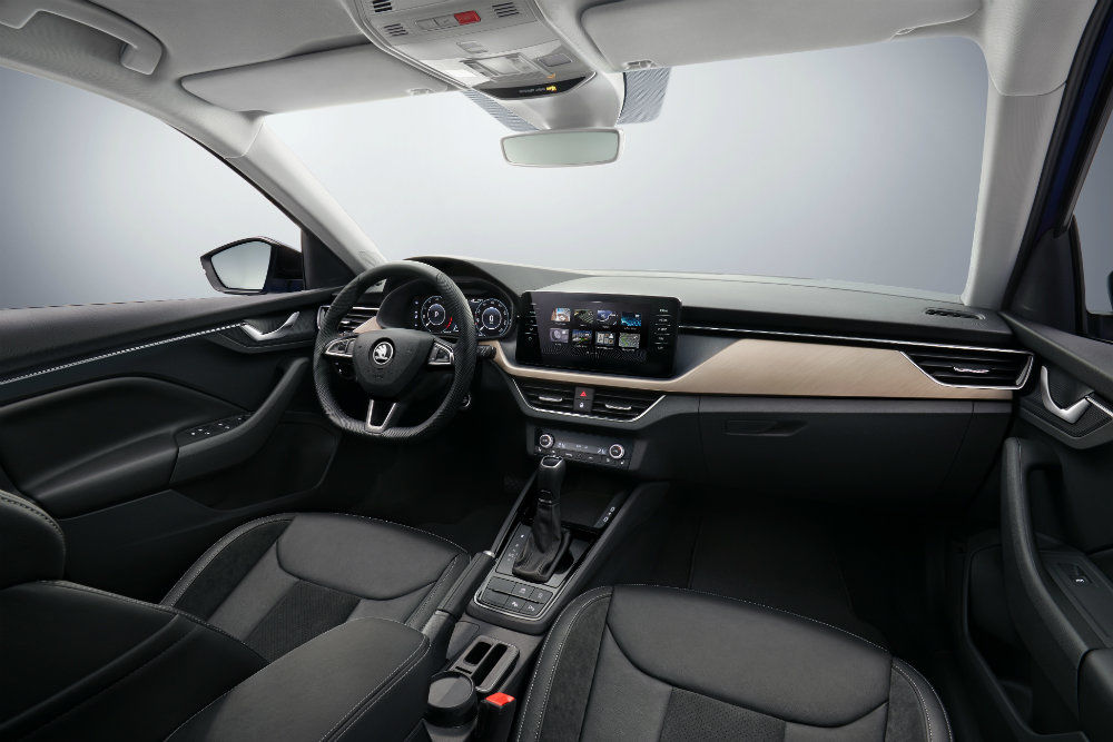 Skoda рассекретила интерьер хэтчбека, который сменит Rapid