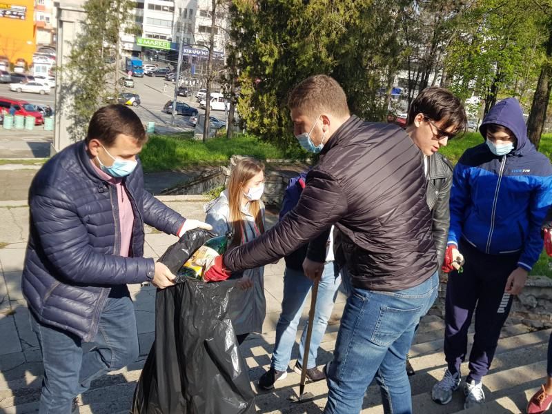 Нэстасе: Я не понимаю, как некоторые могут выбрасывать отходы на кладбище