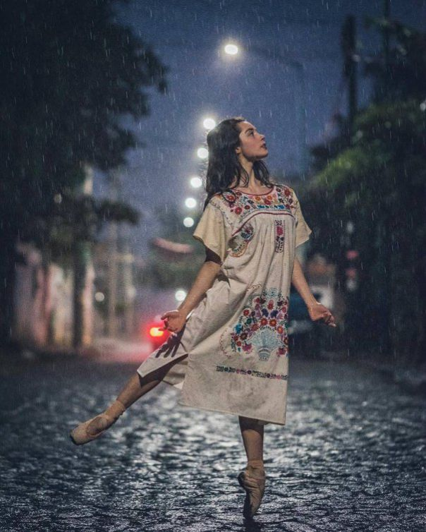 Cele mai sexy dansatoare! Își etalează formele fără niciun pic de rușine
