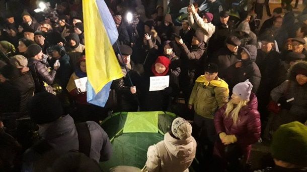 В Киеве на Майдане появились палатки