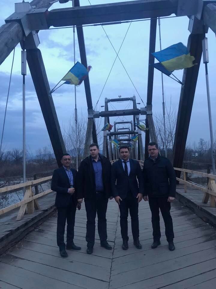 На Украине ответственный за дороги чиновник попал в ДТП из-за ямы на дороге