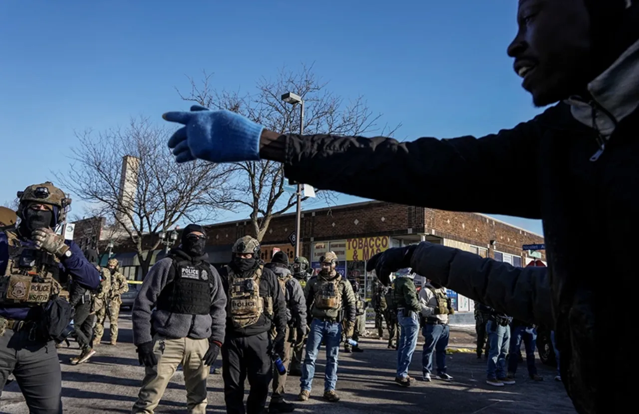 Schimb de focuri în Minneapolis cu implicarea serviciului de imigrare: O persoană a murit