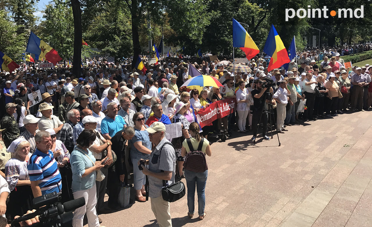 Protest în centrul Capitalei față de modificarea sistemului electoral