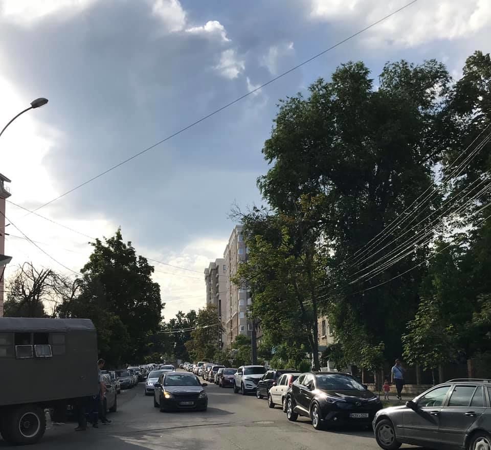 Немеренко: Машины загораживают проезд "скорой помощи" к центру COVID-19