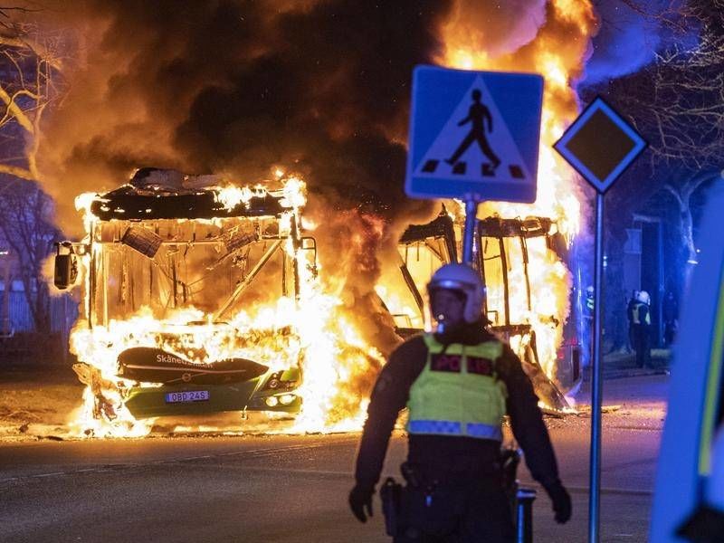 В Швеции продолжаются беспорядки в связи с антиисламскими акциями
