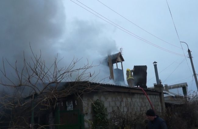 У пожилой женщины из Каушан на пороге зимы сгорел дом