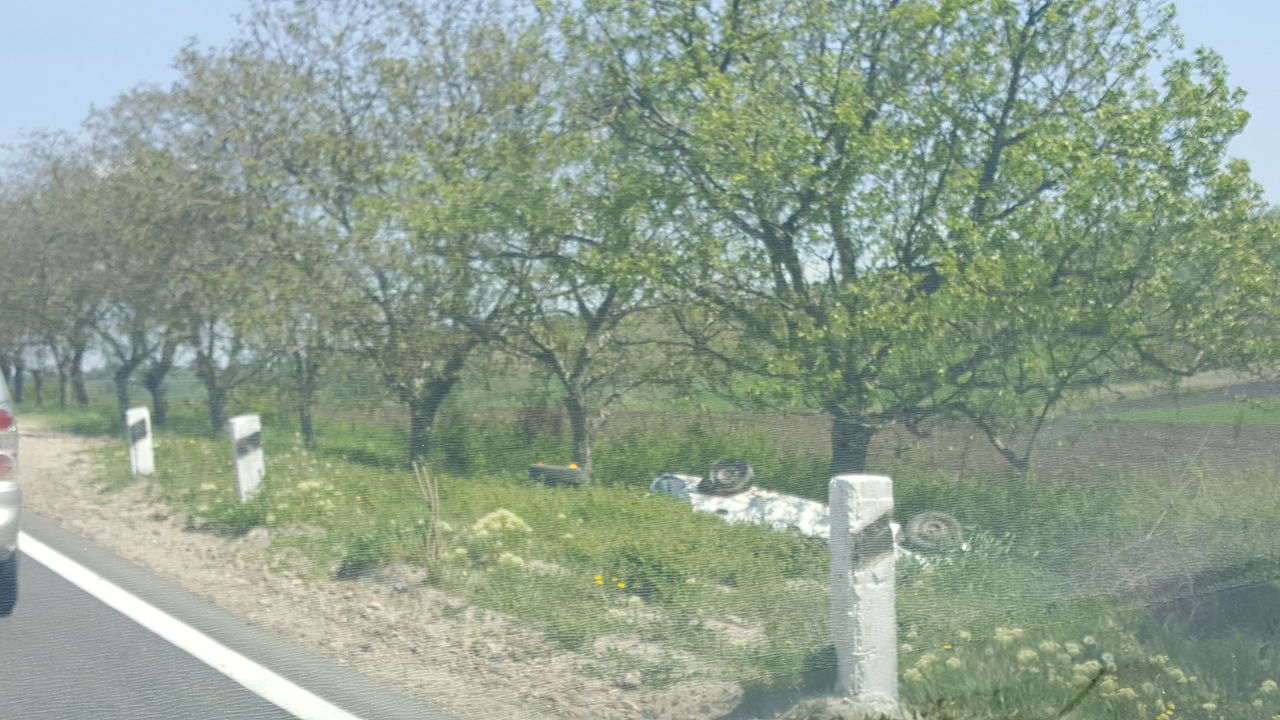 Accident grav lângă Grătiești: O mașină a zburat de pe șosea și s-a răsturnat în șanț
