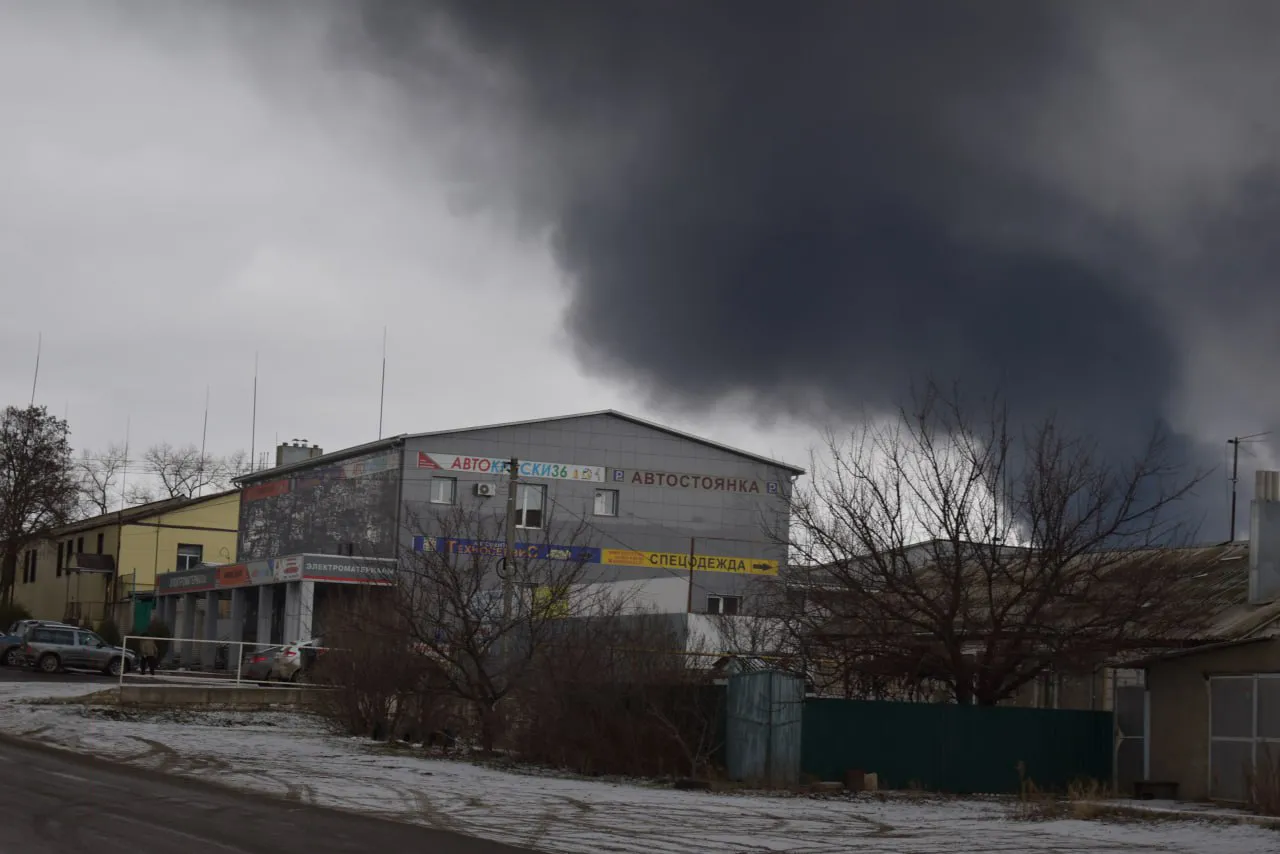 В районе атакованной дроном нефтебазы в Воронежской области введен режим ЧС