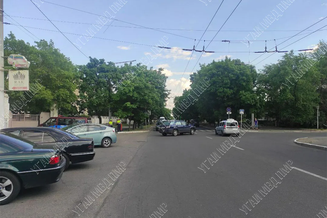 Двойная авария в Тирасполе попала на видеорегистратор очевидцев