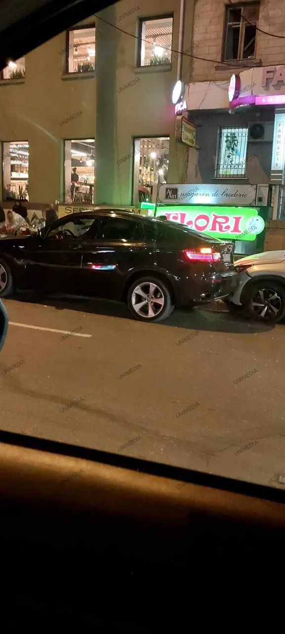 В центре Кишинева столкнулись два автомобиля