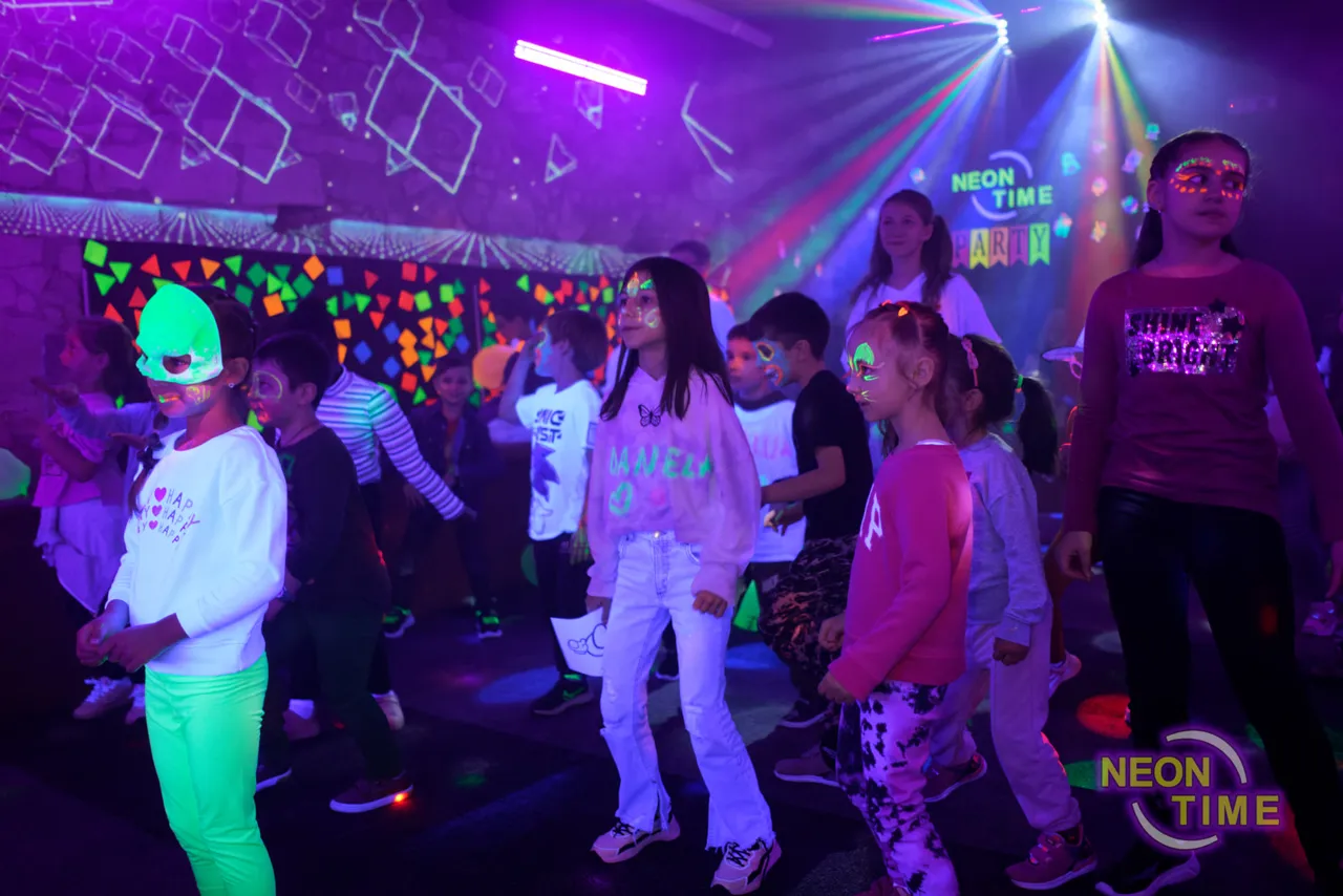 Neon Time petrecere pentru copii