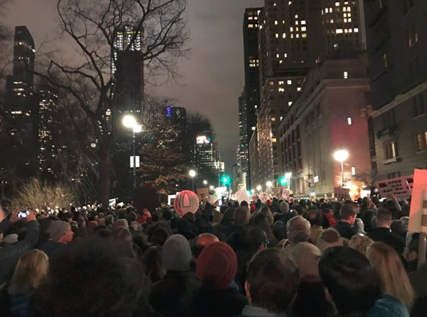 В Нью-Йорке проходит митинг против Трампа