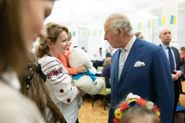 Карл III и Елена Зеленская посетили Центр размещения украинцев в Лондоне