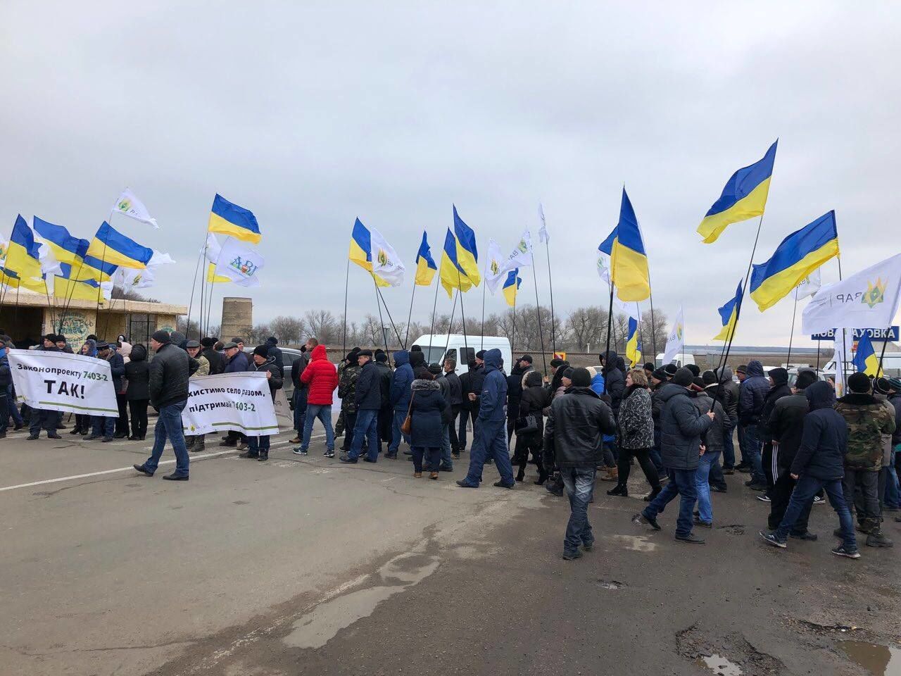 Украинские аграрии заблокировали главные дороги