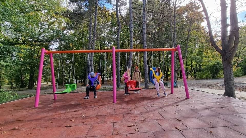 В Кишиневе установили игровой комплекс для детей с особыми потребностями