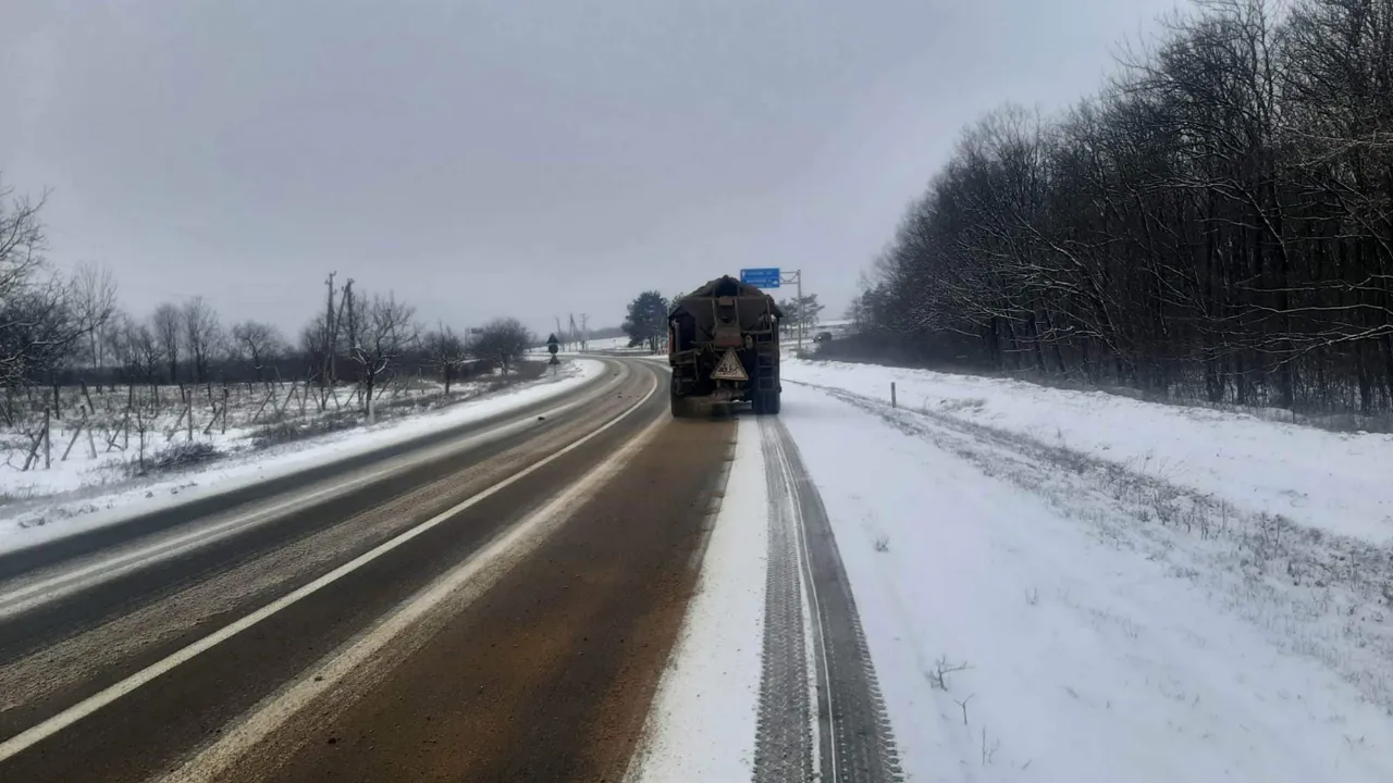 Движение на некоторых трассах страны затруднено