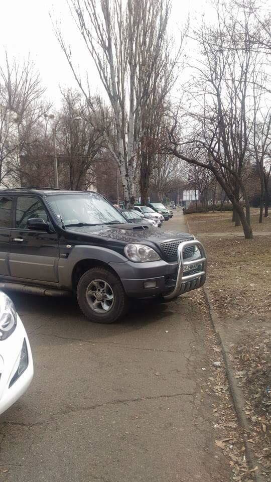 В Кишиневе машину облили кефиром за парковку в неположенном месте