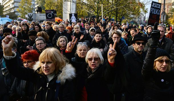 В Польше снова бастуют против запрета абортов