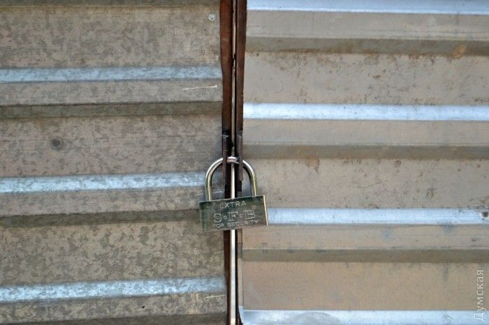 Руины Масонского дома обнесли забором: чтобы не растаскивали остатки здания