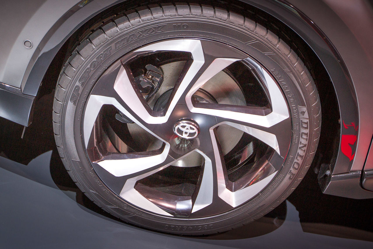 Во Франкфурте состоялась мировая премьера концептуального кроссовера Toyota C-HR Hy-Power
