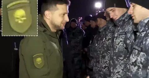 Зеленского высмеяли за форму с черепом на шевроне