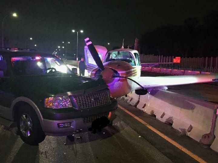 В США самолет столкнулся с автомобилем после экстренной посадки на дорогу