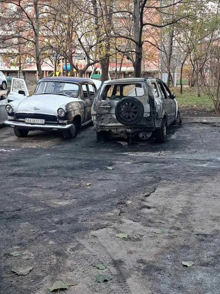Un bărbat din Capitală a stropit o mașină cu benzină și i-a dat foc