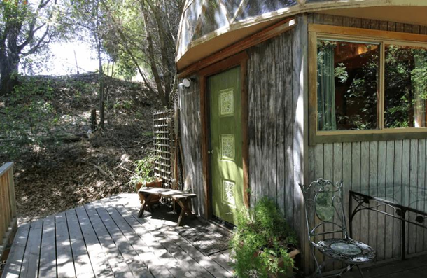 Самое популярное жилье Airbnb - хижина в виде гриба