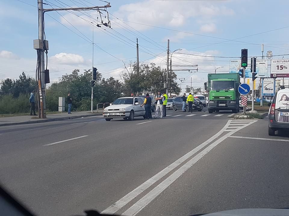 Из-за аварии на улице Петрикань образовалась километровая пробка