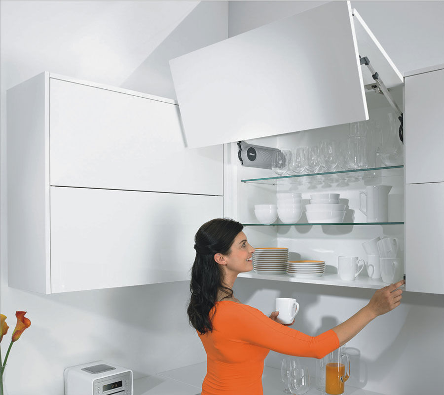 В холле Shopping Center MallDova проходит презентация мебельного салона Blum house