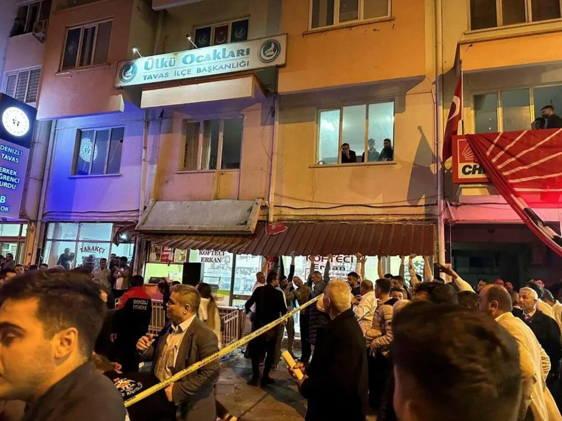 Турецкий оппозиционный политик погиб во время празднования победы партии