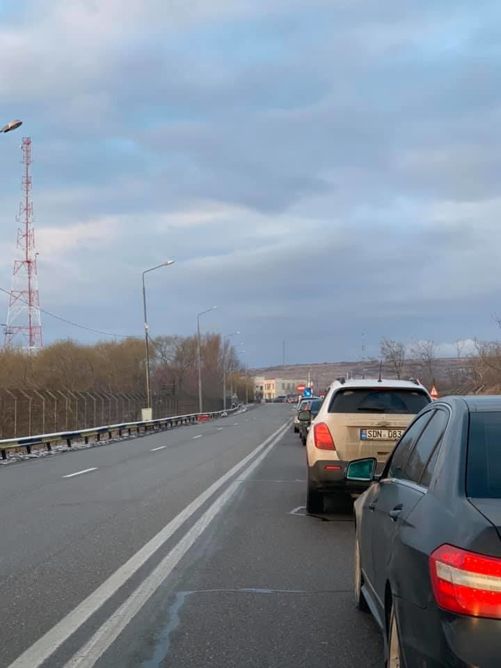 На государственной границе образовались большие пробки