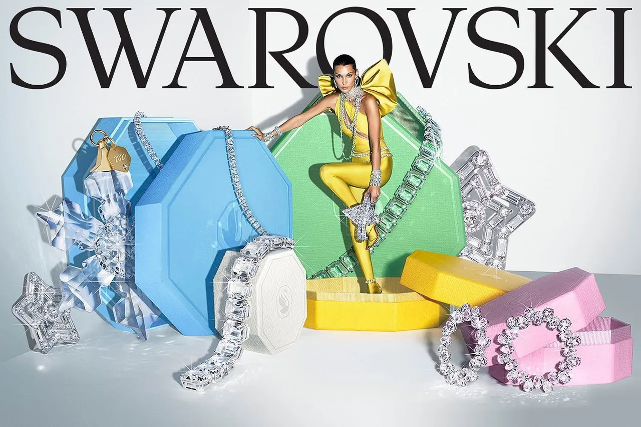Bella Hadid dezvăluie colecția de Revelion Swarovski
