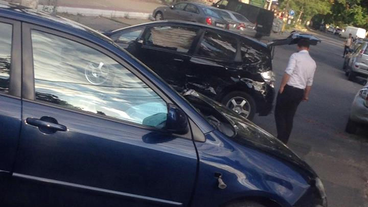 Accident rutier în Capitală. Două maşini s-au ciocnit într-o intersecţie din Centru