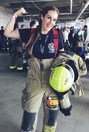 "Самая красивая женщина-пожарный" стала звездой Instagram