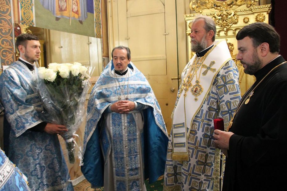Митрополит Владимир наградил духовенство юбилейными медалями