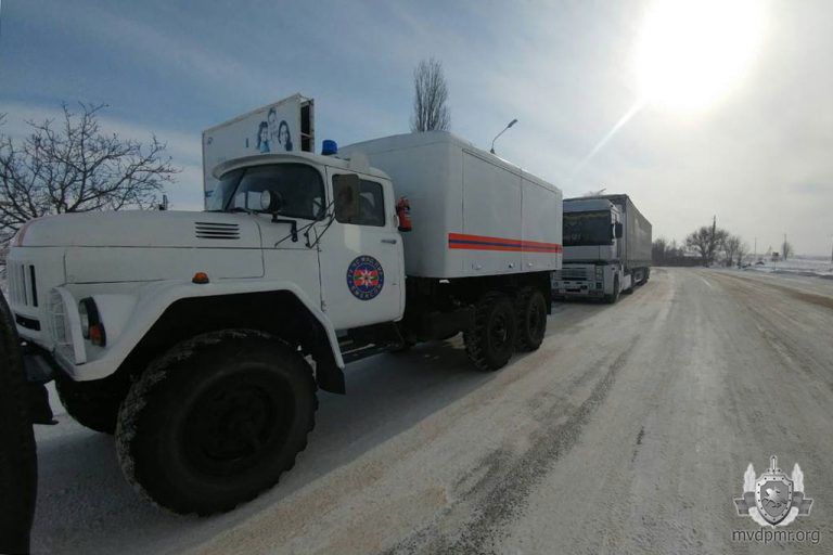 Фура не смогла преодолеть скользкий подъем и спровоцировала пробку в Приднестровье