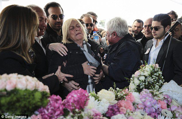 Avion prăbușit în Iran: Burlăciţele, înmormântate în aceeași zi