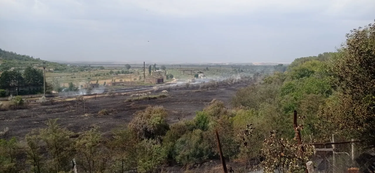 В Кантемире произошло возгорание сухой растительности