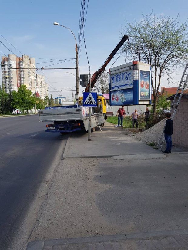 Примэрия продолжает эвакуацию незаконно установленных ларьков