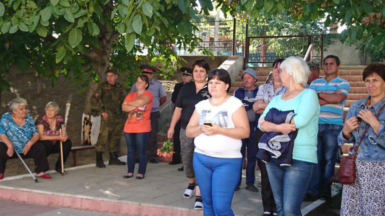 Școlile românești din Transnistria, avertizate să nu intoneze imnul sau să arboreze tricolorul