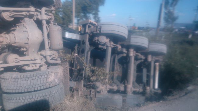 Accident in apropiere de Cahul. Un camion s-a rasturnat de pe traseu