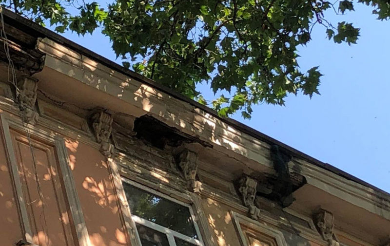 В центре Одессы обрушилась часть дома