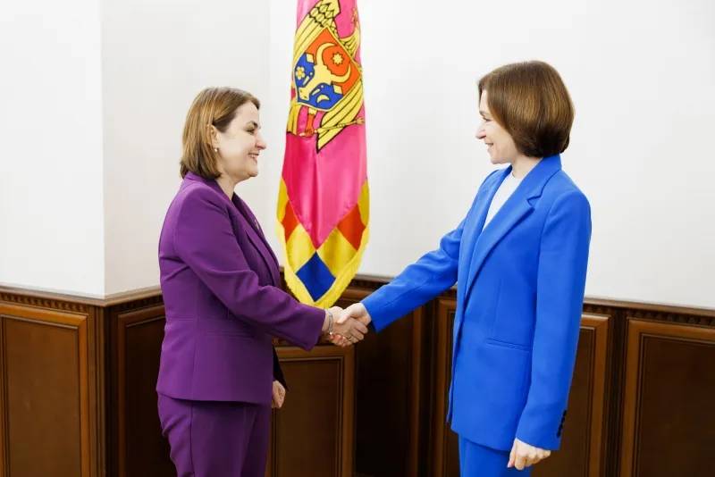 Maia Sandu i-a acordat fostului ministru de Externe al României „Ordinul de Onoare”