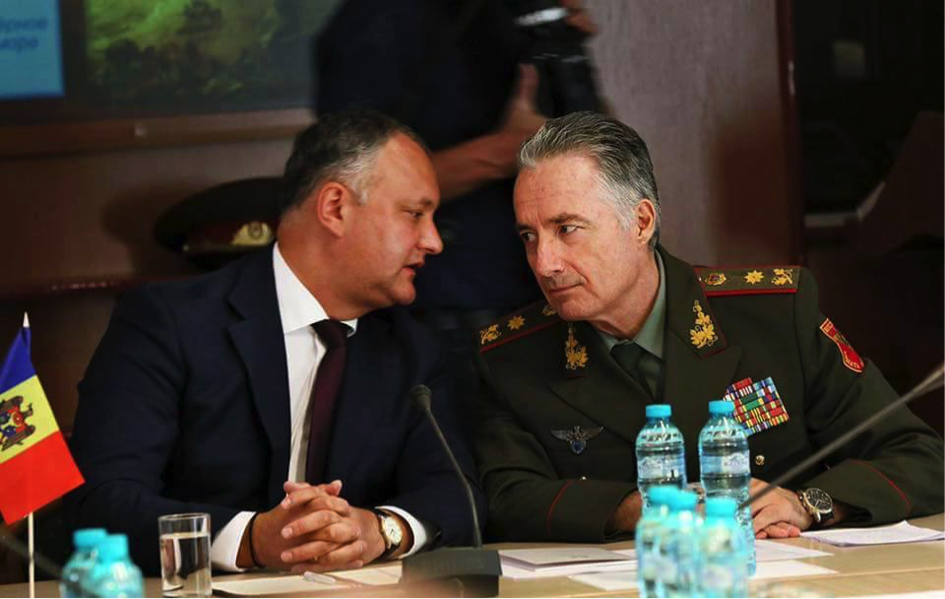 Игорь Додон присвоил своему другу самую высокую государственную награду