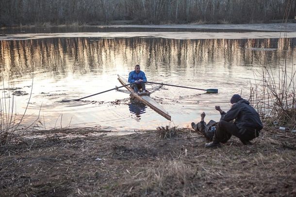 В Днепре байдарочник час толкал найденный труп к берегу