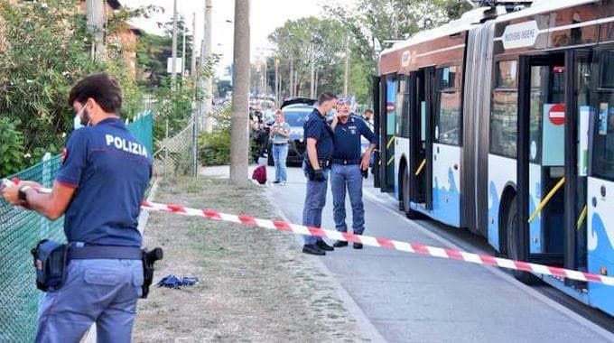 В Италии мужчина с ножом ранил пятерых прохожих