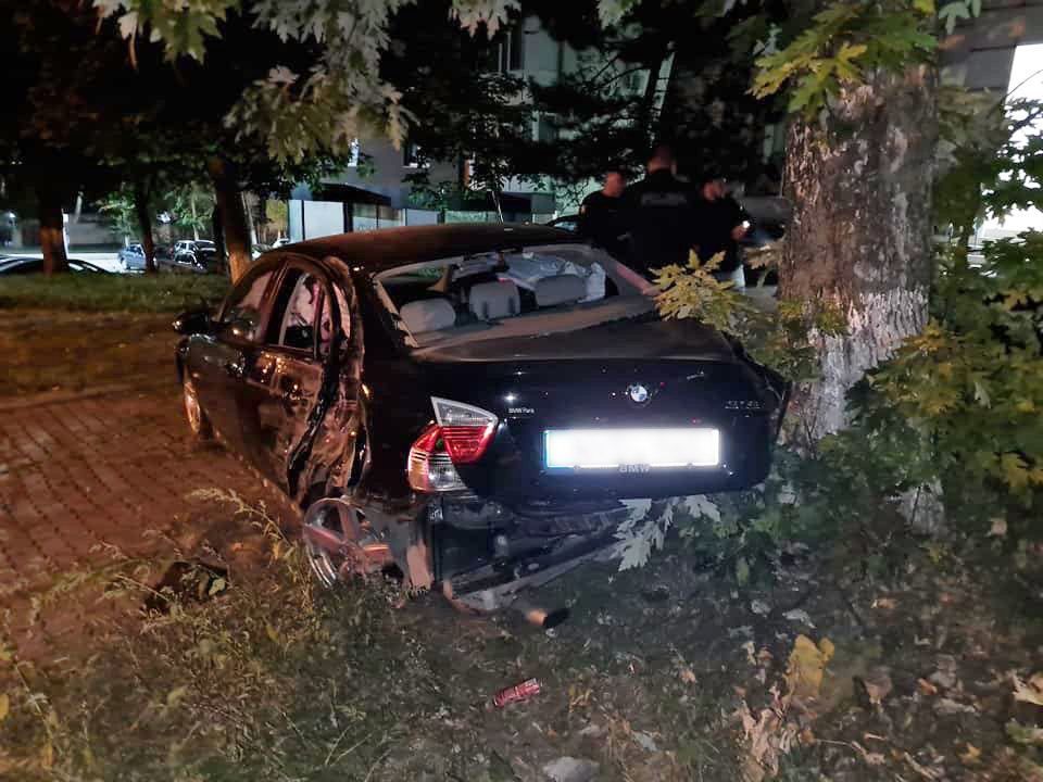 Водитель BMW совершил ДТП и бросил авто, покинув место аварии