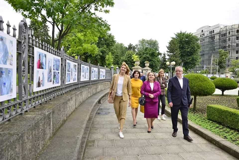 В столице открылась фотовыставка, посвященная Дню медицинского работника