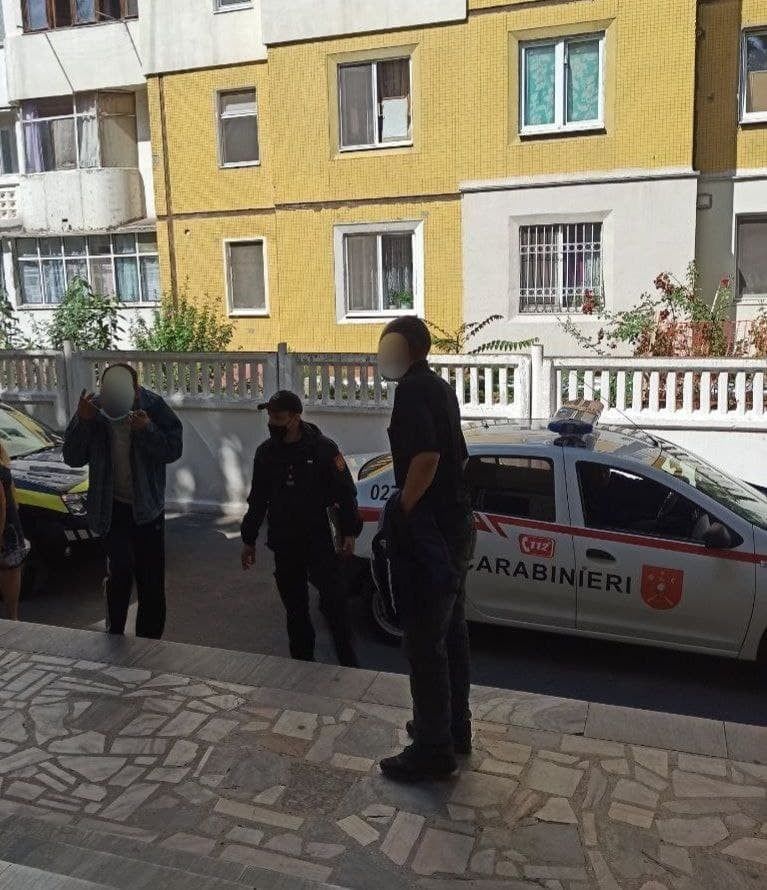 Будучи под действием наркотиков, два жителя Кишинева испугались карабинеров